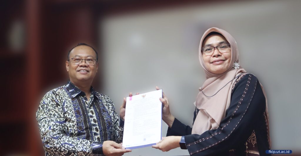 Dekan FKIP Universitas Terbuka Terima SK Guru Besar – S1 Teknologi ...